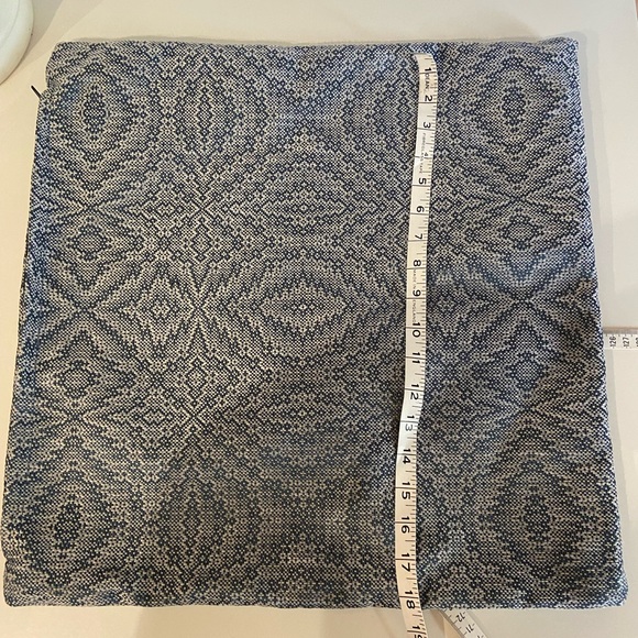 Pillow cover 18 inch - Picture 2 of 3